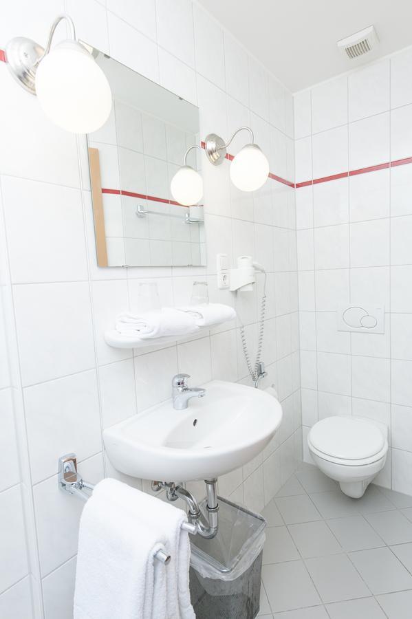 Hotel Pension Am Hauptbahnhof Munchen Bagian luar foto