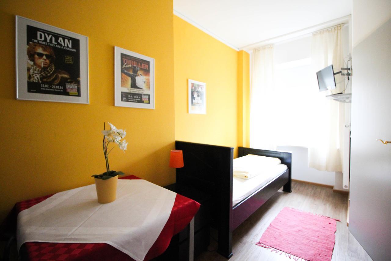Hotel Pension Am Hauptbahnhof Munchen Bagian luar foto